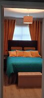Bangor - 2 Bed Apartment- Sleeps 4 -privateparking