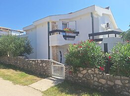 Sea View Apartment Povljana
