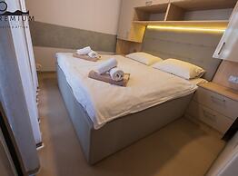 Charming Two-bedroom Mobile Homes Drage