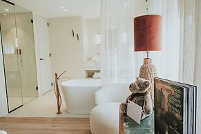 The Burgundy - Boutique B&B