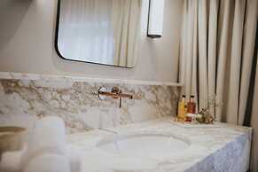 The Burgundy - Boutique B&B