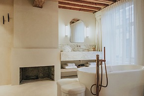 The Burgundy - Boutique B&B