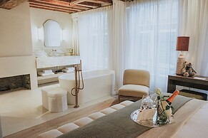 The Burgundy - Boutique B&B