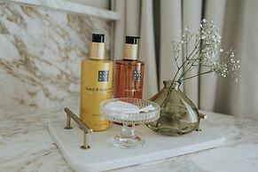 The Burgundy - Boutique B&B