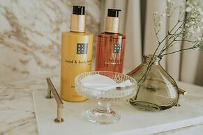 The Burgundy - Boutique B&B