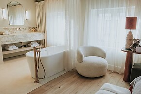 The Burgundy - Boutique B&B