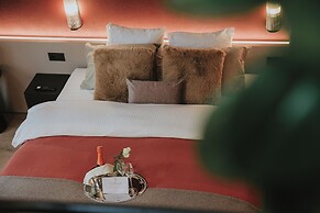 The Burgundy - Boutique B&B