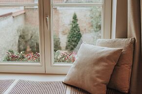 The Burgundy - Boutique B&B