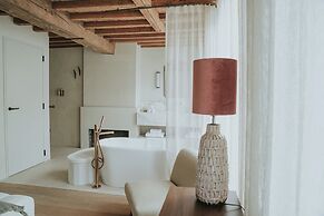 The Burgundy - Boutique B&B