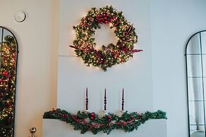 The Burgundy - Boutique B&B