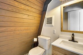 Fish, Swim & Kayak: Spacious Beaver Lake Home!