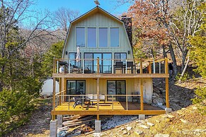 Fish, Swim & Kayak: Spacious Beaver Lake Home!