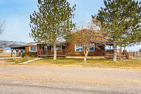 Mtn-view Cabin w/ Horse Pasture in Koosharem
