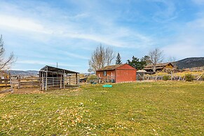 Mtn-view Cabin w/ Horse Pasture in Koosharem