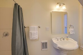 Walk to Sorrento Town Dock: Pet-friendly Apartment