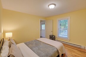 Walk to Sorrento Town Dock: Pet-friendly Apartment