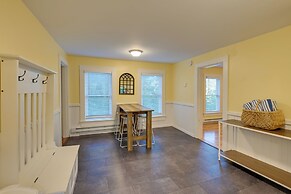 Walk to Sorrento Town Dock: Pet-friendly Apartment