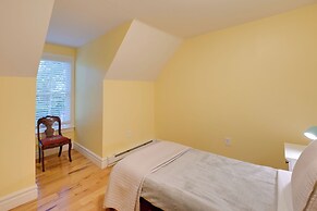 Walk to Sorrento Town Dock: Pet-friendly Apartment