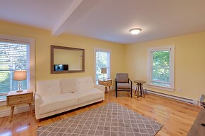 Walk to Sorrento Town Dock: Pet-friendly Apartment