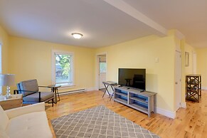 Walk to Sorrento Town Dock: Pet-friendly Apartment