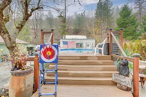 < 10 Mi to Trinity River: Family Home w/ Hot Tub!