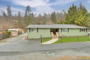 < 10 Mi to Trinity River: Family Home w/ Hot Tub!