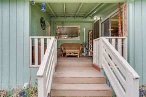 < 10 Mi to Trinity River: Family Home w/ Hot Tub!