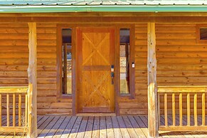 Spacious Cabin w/ Views, Near Lake Lawtonka!
