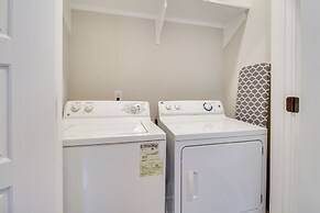 Savannah Apt: 1 Mi to Forsyth Park!