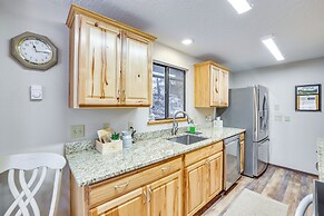 Deck & Fire Pit: Cozy Cabin at Terrace Lakes!