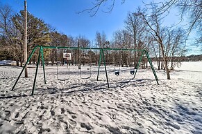 4 Mi to Skiing: Cabin w/ Lake Access in Blakeslee