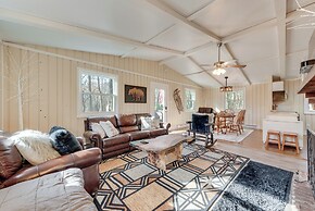 4 Mi to Skiing: Cabin w/ Lake Access in Blakeslee