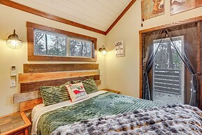 On-site Trails + Furnished Deck: Monteagle Escape!