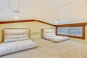 On-site Trails + Furnished Deck: Monteagle Escape!