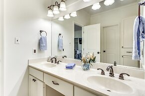 Pool, Dock & Tennis Court: Home in Bay St Louis!