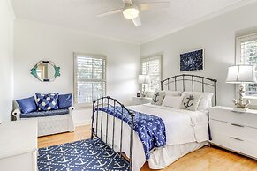 Pool, Dock & Tennis Court: Home in Bay St Louis!