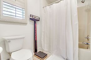 Pool, Dock & Tennis Court: Home in Bay St Louis!