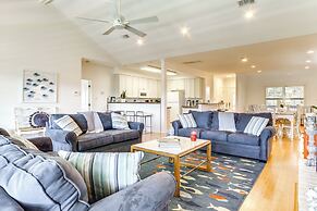 Pool, Dock & Tennis Court: Home in Bay St Louis!