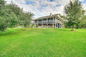 Pool, Dock & Tennis Court: Home in Bay St Louis!