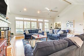 Pool, Dock & Tennis Court: Home in Bay St Louis!