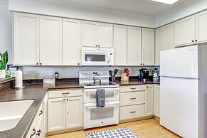 Pool, Dock & Tennis Court: Home in Bay St Louis!