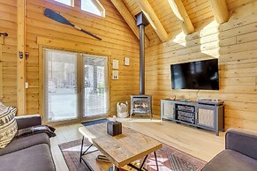2 Mi to Lake Arrowhead Village: Pet-friendly Cabin