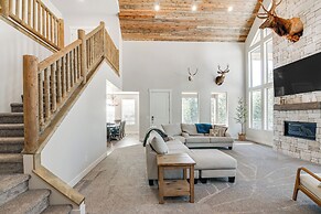 Near Lakes & Trails: Cabin in Duck Creek Village!