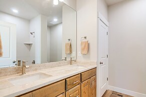 Near Lakes & Trails: Cabin in Duck Creek Village!