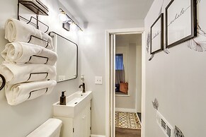 1 Mi to Downtown & Stage AE: Pittsburgh Townhome!