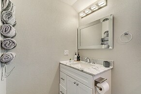 Updated Home 2 Mi to Downtown Texarkana!