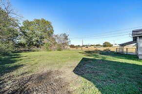 Updated Home 2 Mi to Downtown Texarkana!