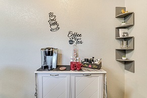 Updated Home 2 Mi to Downtown Texarkana!