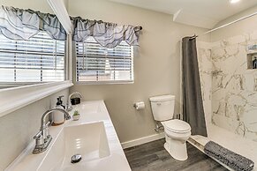 Updated Home 2 Mi to Downtown Texarkana!