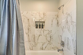 Updated Home 2 Mi to Downtown Texarkana!